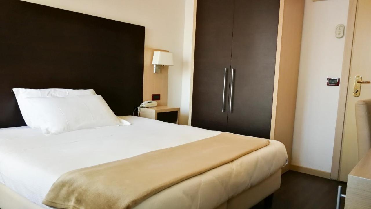 Park Hotel Serena Viserbella di Rimini Esterno foto