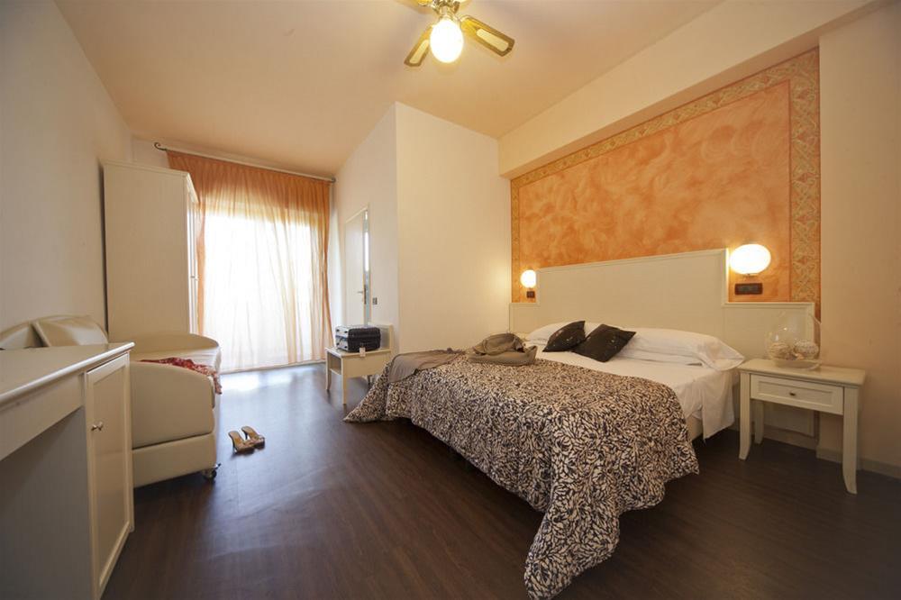Park Hotel Serena Viserbella di Rimini Esterno foto